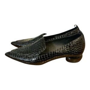 Women’s Jeffrey Campbell Viona croc-embossed, patent leather loafers, size 9